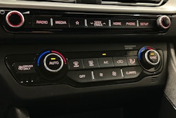 sininen Kia Niro plug-in 2020 kuva 24.
