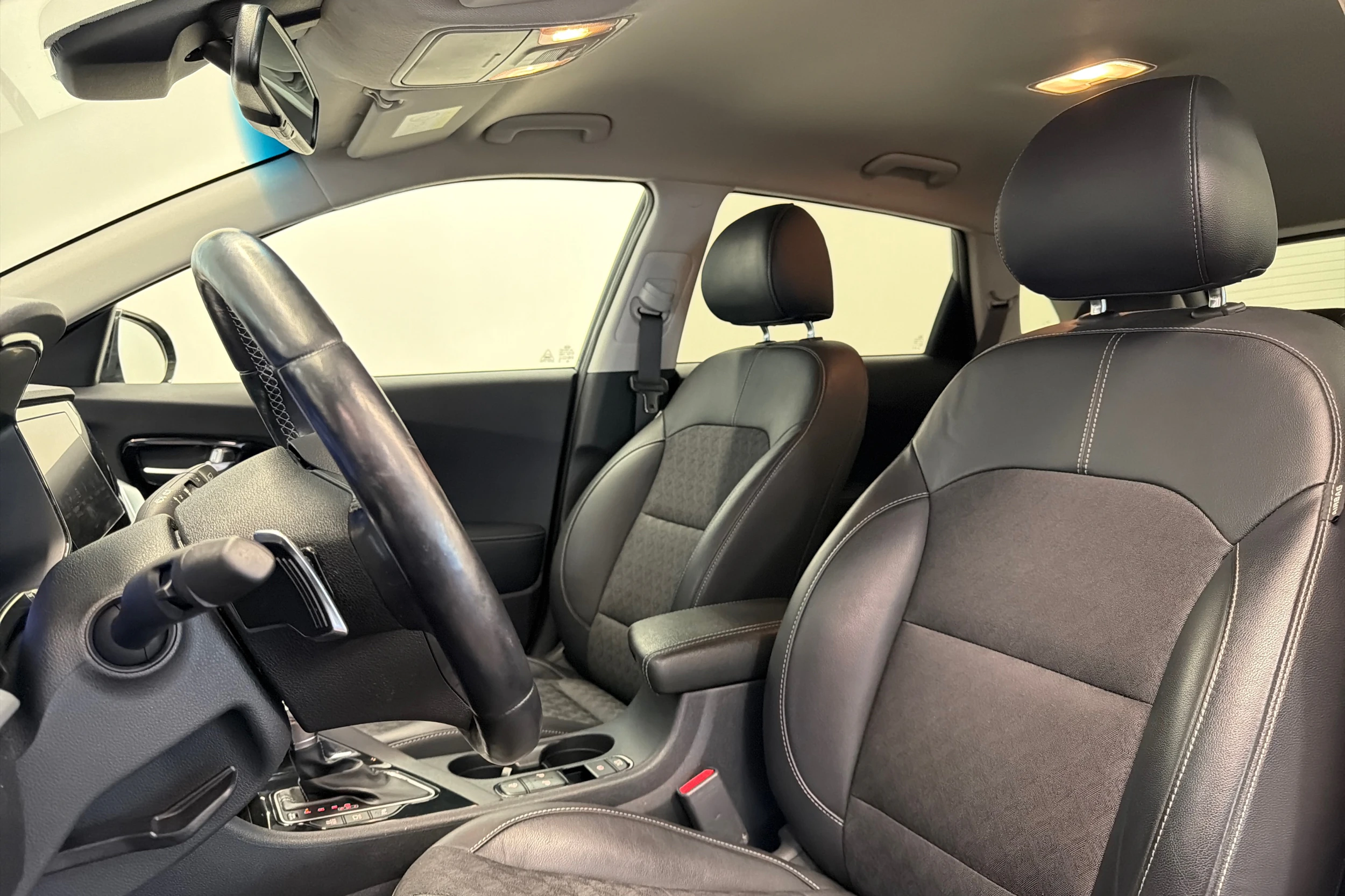 met. harmaa Kia Niro plug-in 2020 kuva 12.