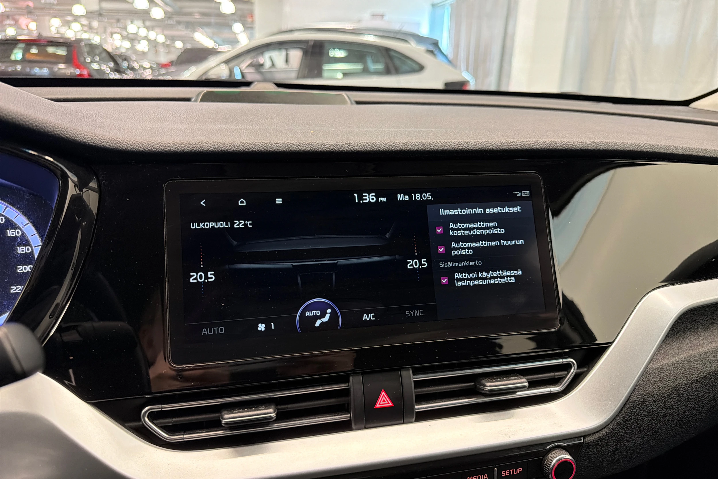 met. harmaa Kia Niro plug-in 2020 kuva 26.