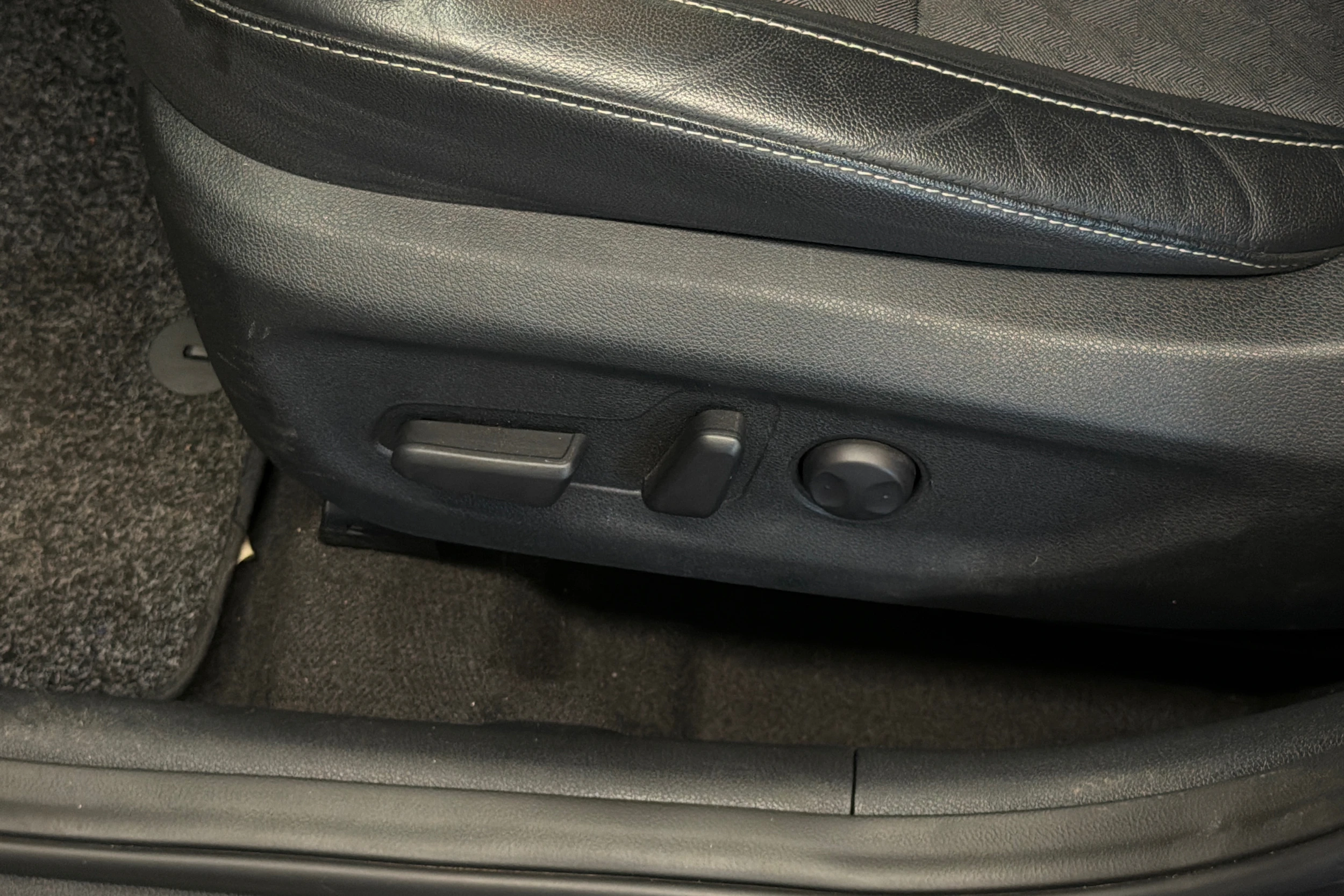 met. harmaa Kia Niro plug-in 2020 kuva 34.