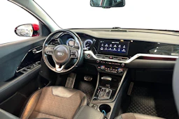 punainen Kia Niro plug-in 2020 kuva 7.