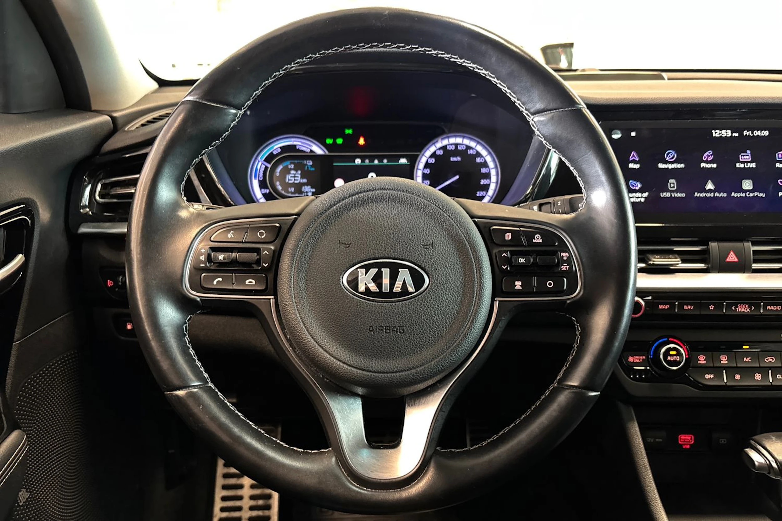 punainen Kia Niro plug-in 2020 kuva 12.