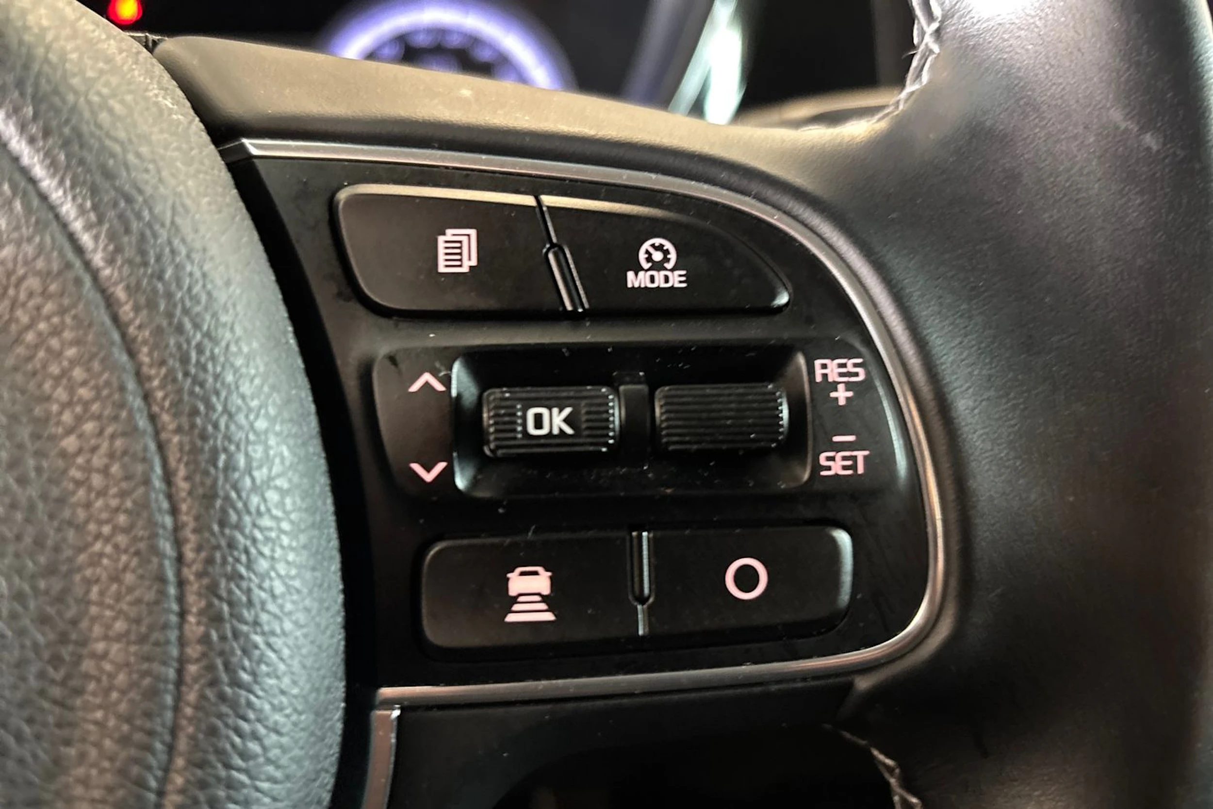 punainen Kia Niro plug-in 2020 kuva 13.