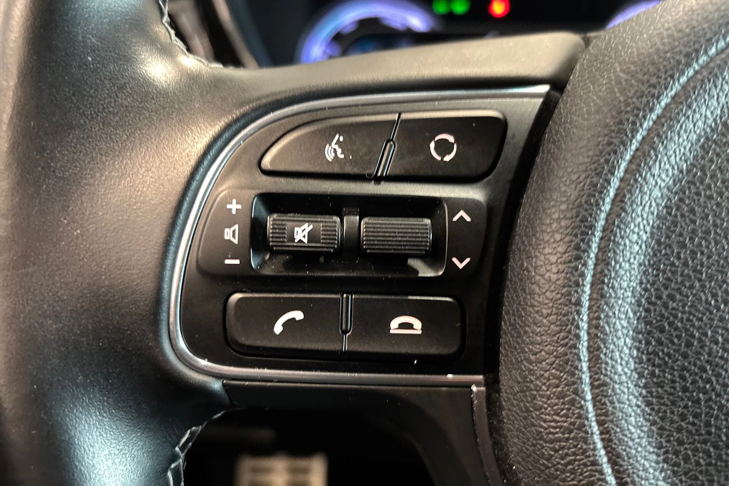 punainen Kia Niro plug-in 2020 kuva 14.
