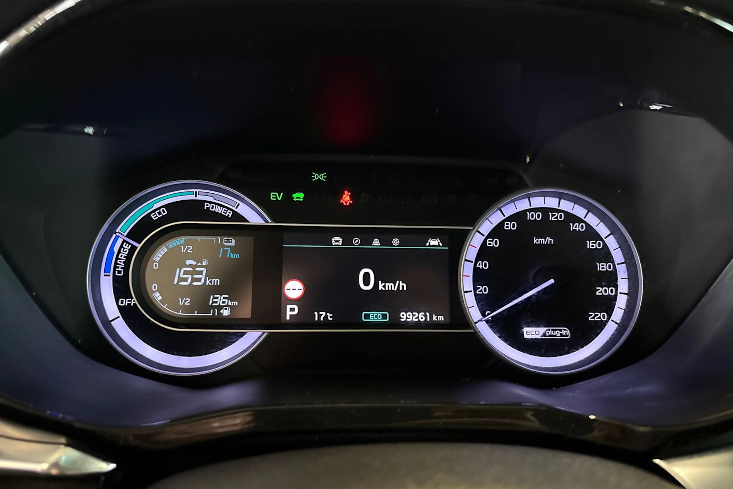 punainen Kia Niro plug-in 2020 kuva 15.
