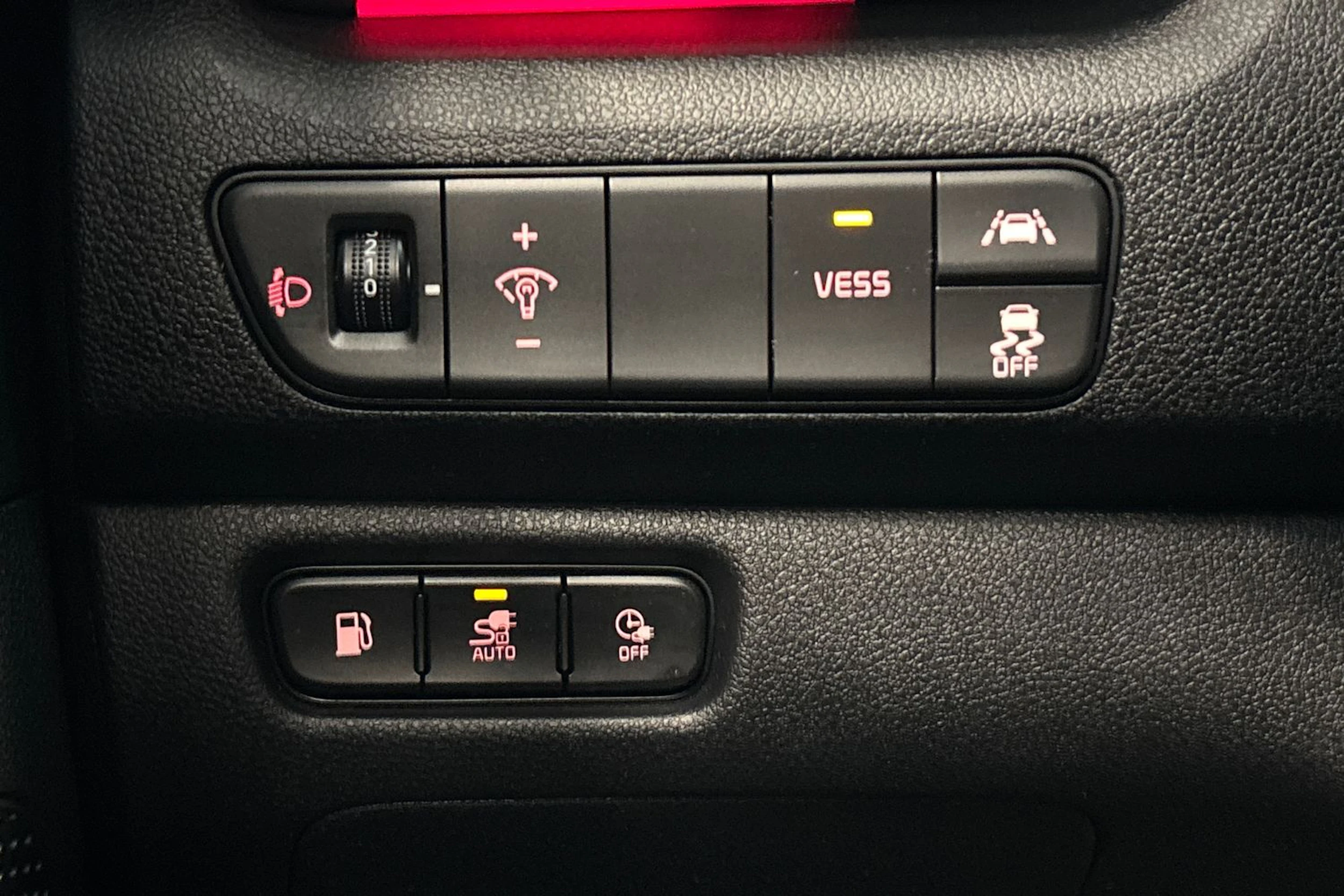 punainen Kia Niro plug-in 2020 kuva 16.
