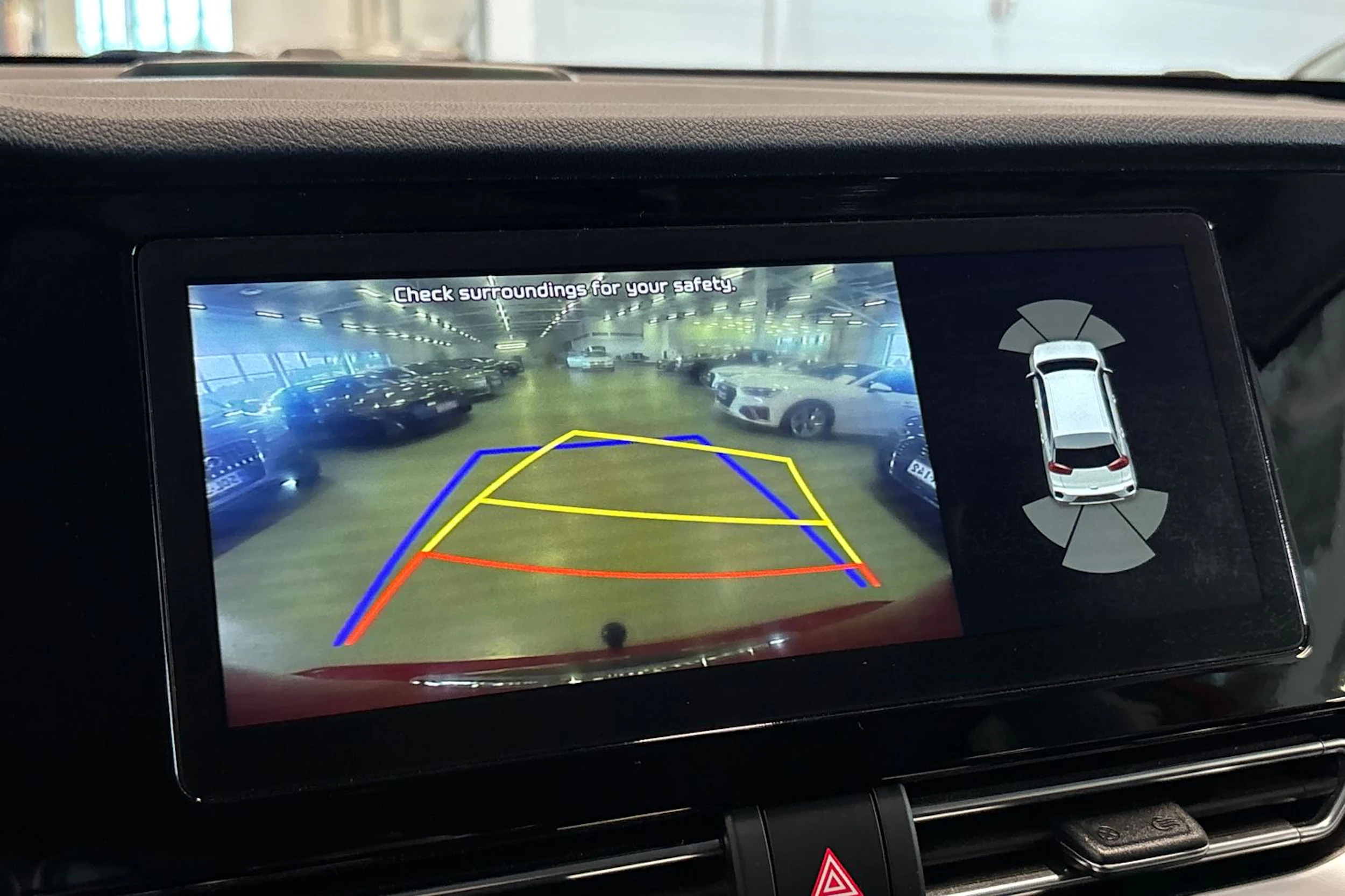 punainen Kia Niro plug-in 2020 kuva 17.