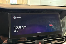 punainen Kia Niro plug-in 2020 kuva 18.