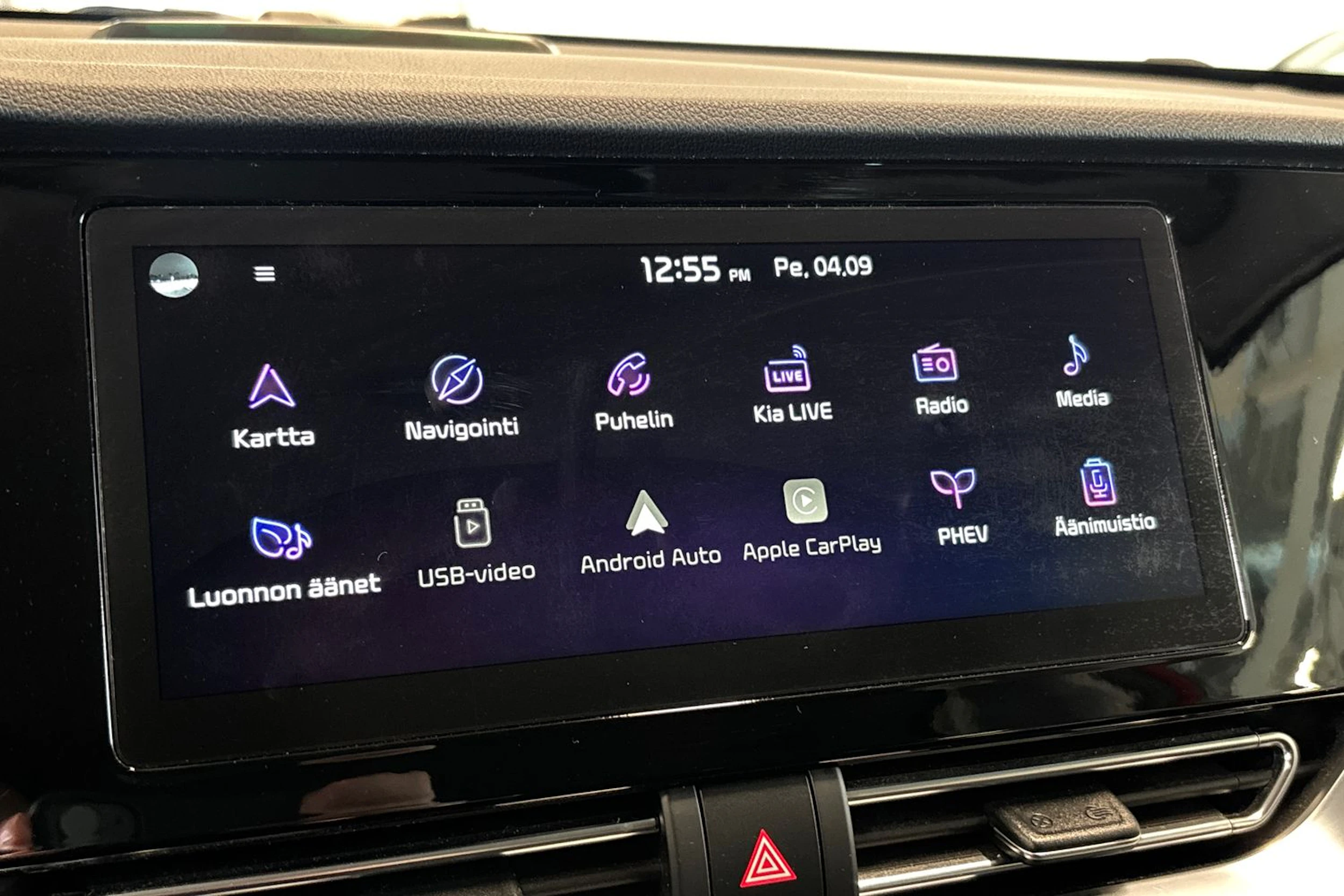 punainen Kia Niro plug-in 2020 kuva 19.