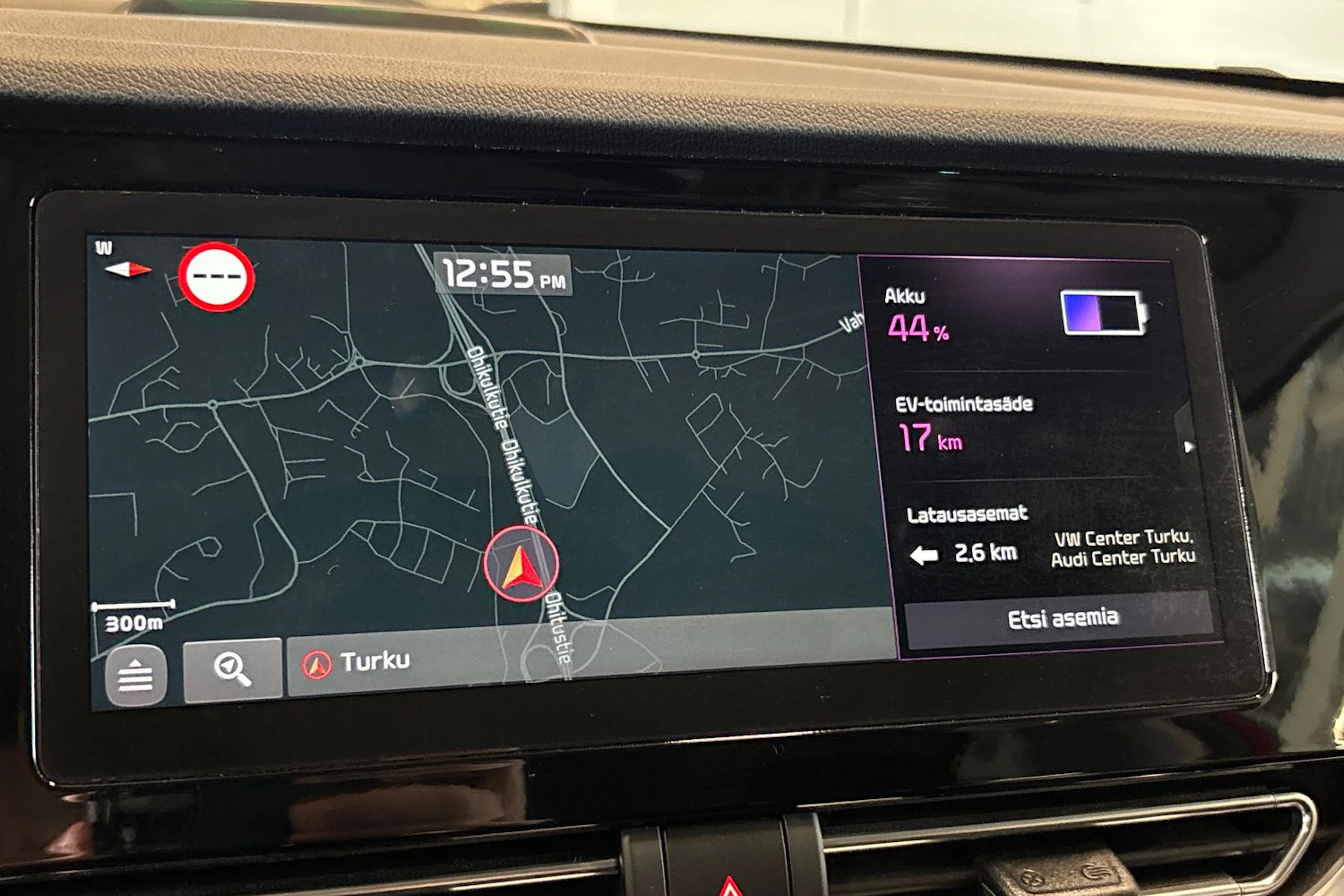 punainen Kia Niro plug-in 2020 kuva 21.
