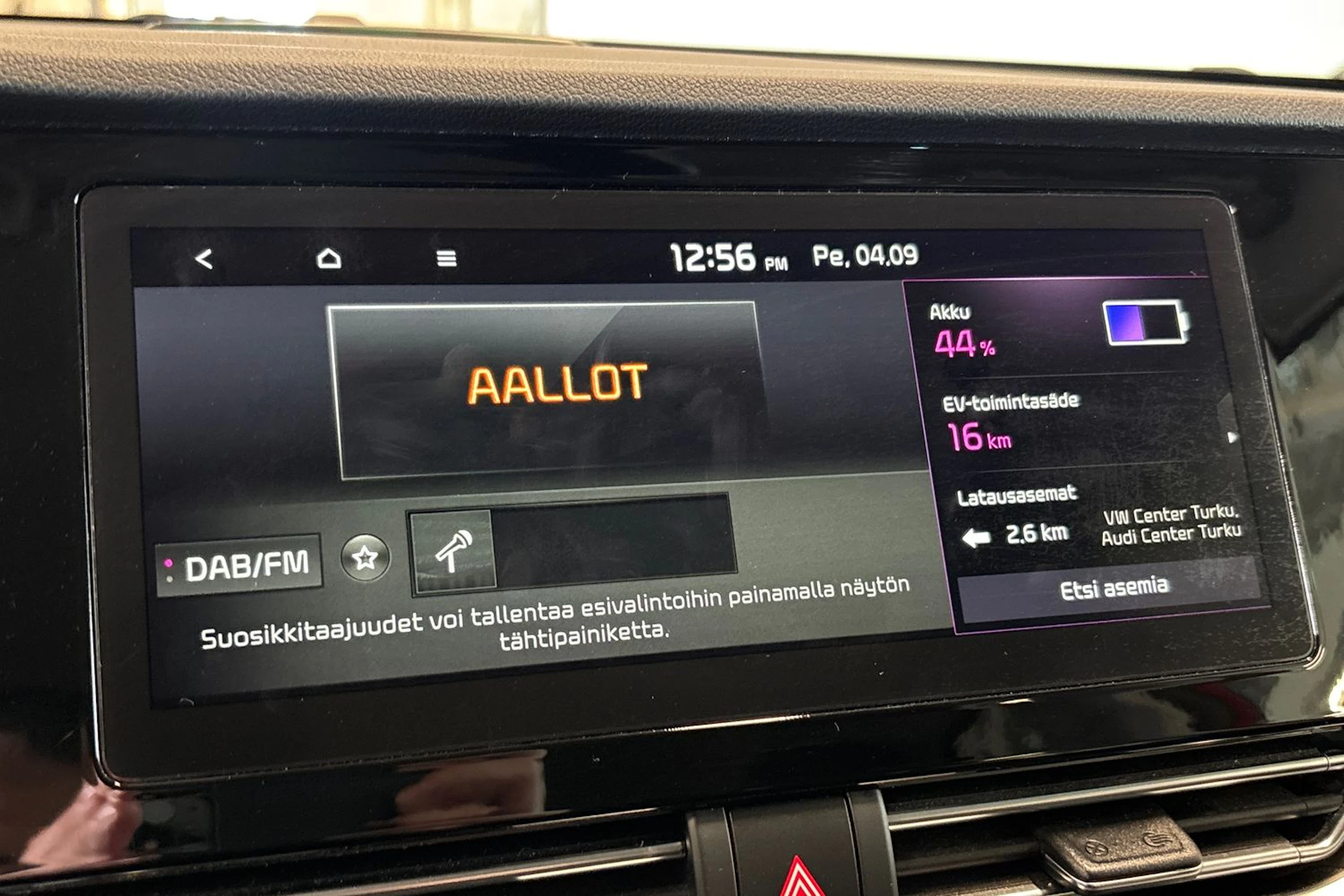 punainen Kia Niro plug-in 2020 kuva 23.