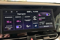 punainen Kia Niro plug-in 2020 kuva 24.