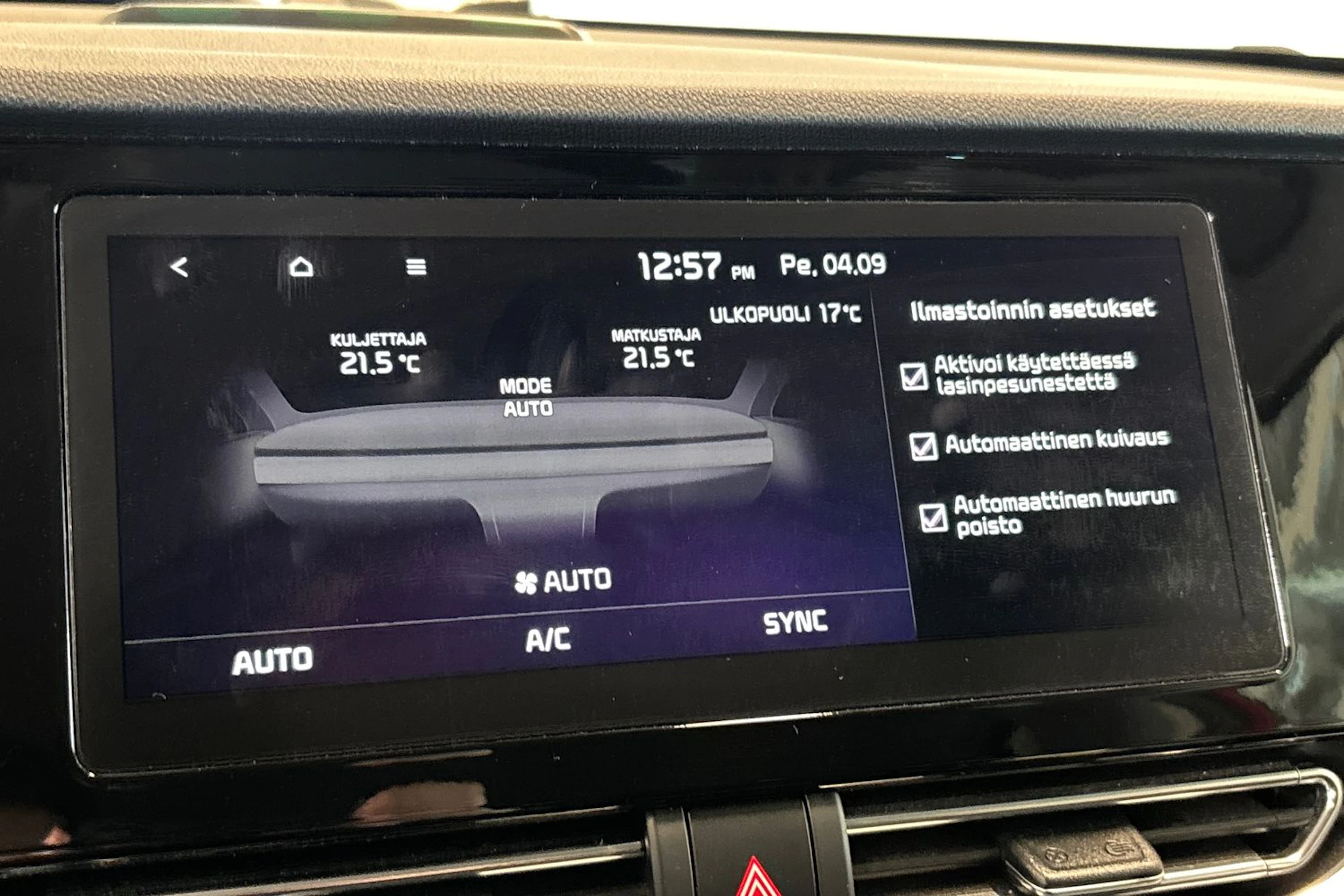 punainen Kia Niro plug-in 2020 kuva 25.