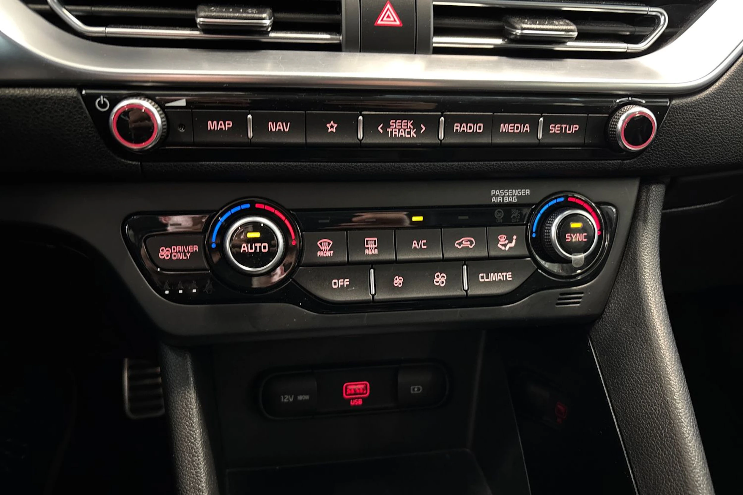 punainen Kia Niro plug-in 2020 kuva 26.