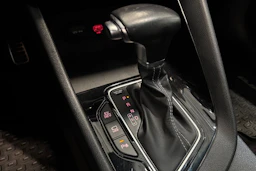 punainen Kia Niro plug-in 2020 kuva 27.