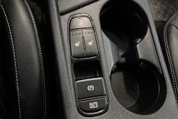 punainen Kia Niro plug-in 2020 kuva 28.