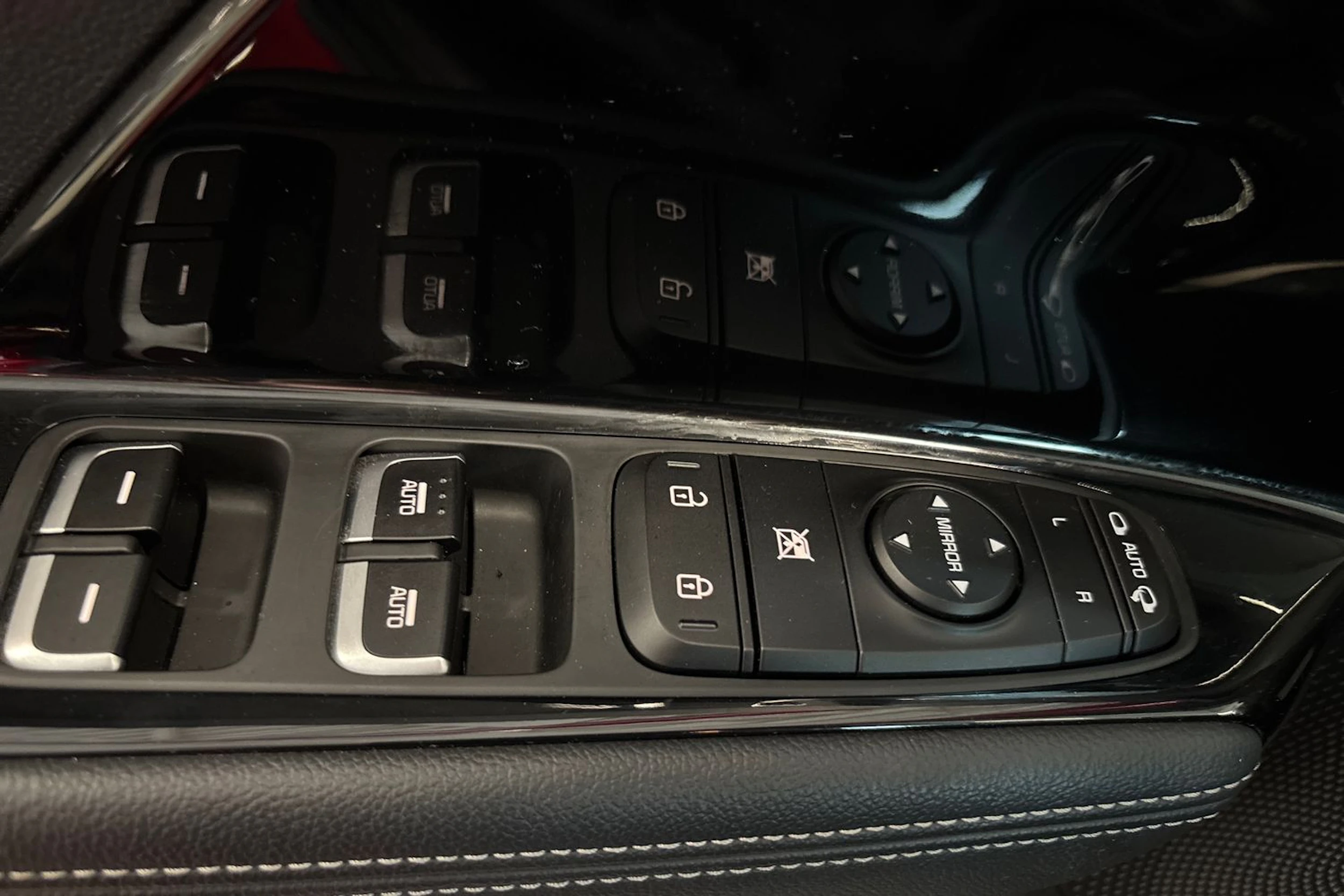 punainen Kia Niro plug-in 2020 kuva 31.