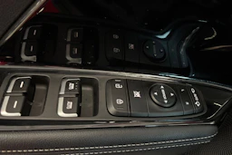 punainen Kia Niro plug-in 2020 kuva 31.