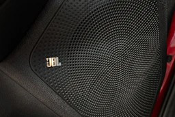 punainen Kia Niro plug-in 2020 kuva 32.