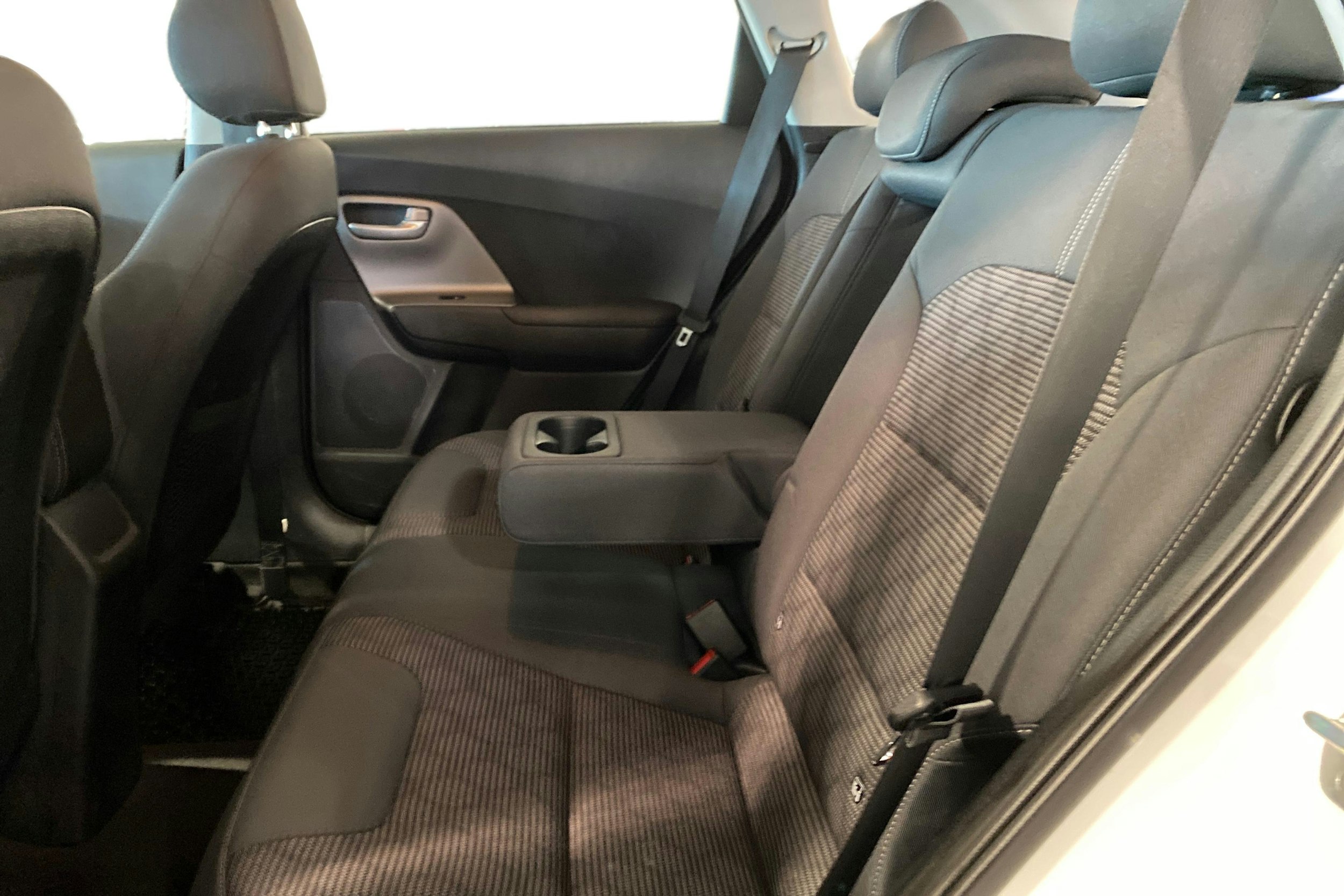 met. valkoinen Kia Niro plug-in 2021 kuva 10.