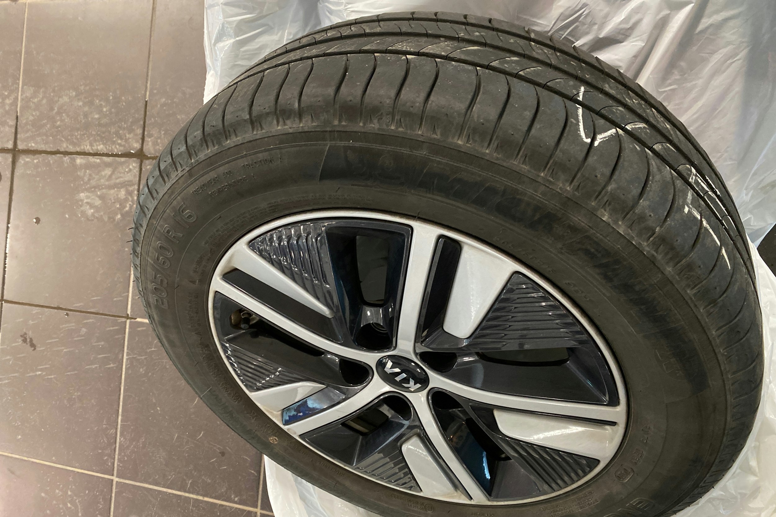 met. valkoinen Kia Niro plug-in 2021 kuva 14.