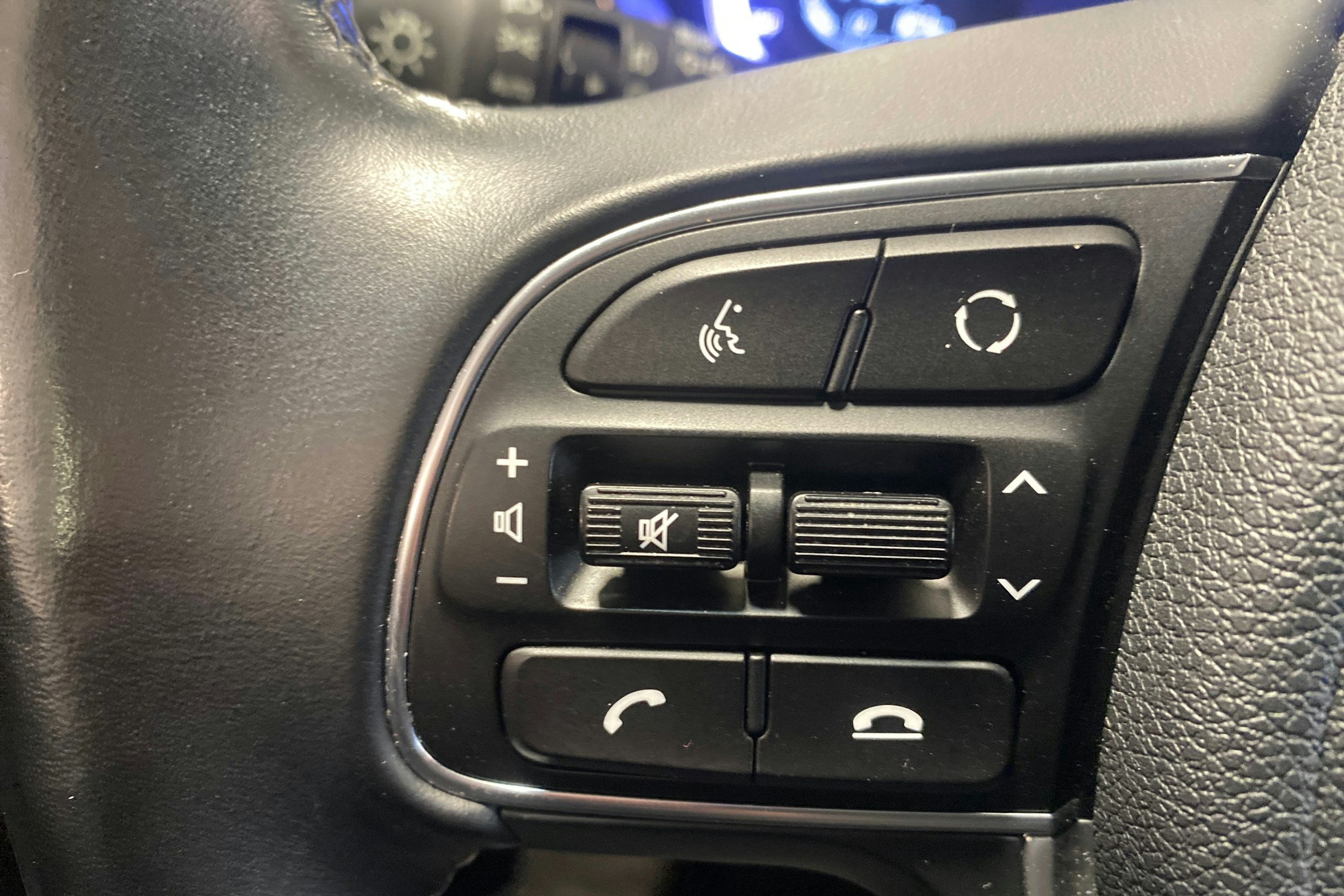 met. valkoinen Kia Niro plug-in 2021 kuva 19.