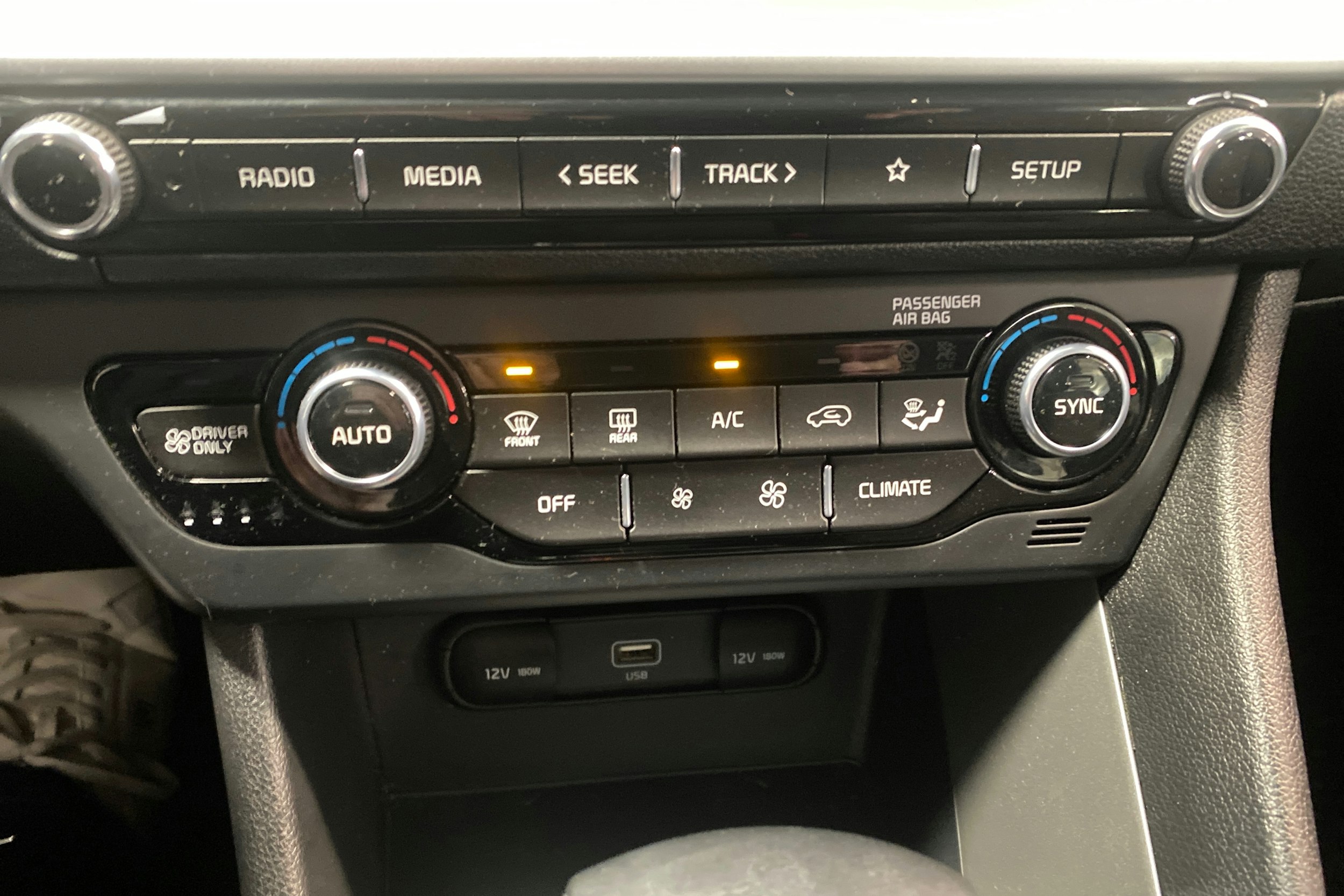 met. valkoinen Kia Niro plug-in 2021 kuva 23.