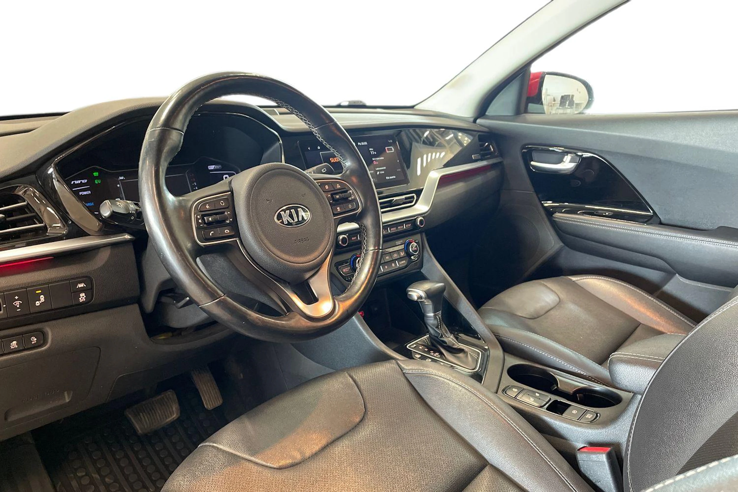 punainen Kia Niro plug-in 2021 kuva 6.