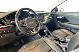punainen Kia Niro plug-in 2021 kuva 6.