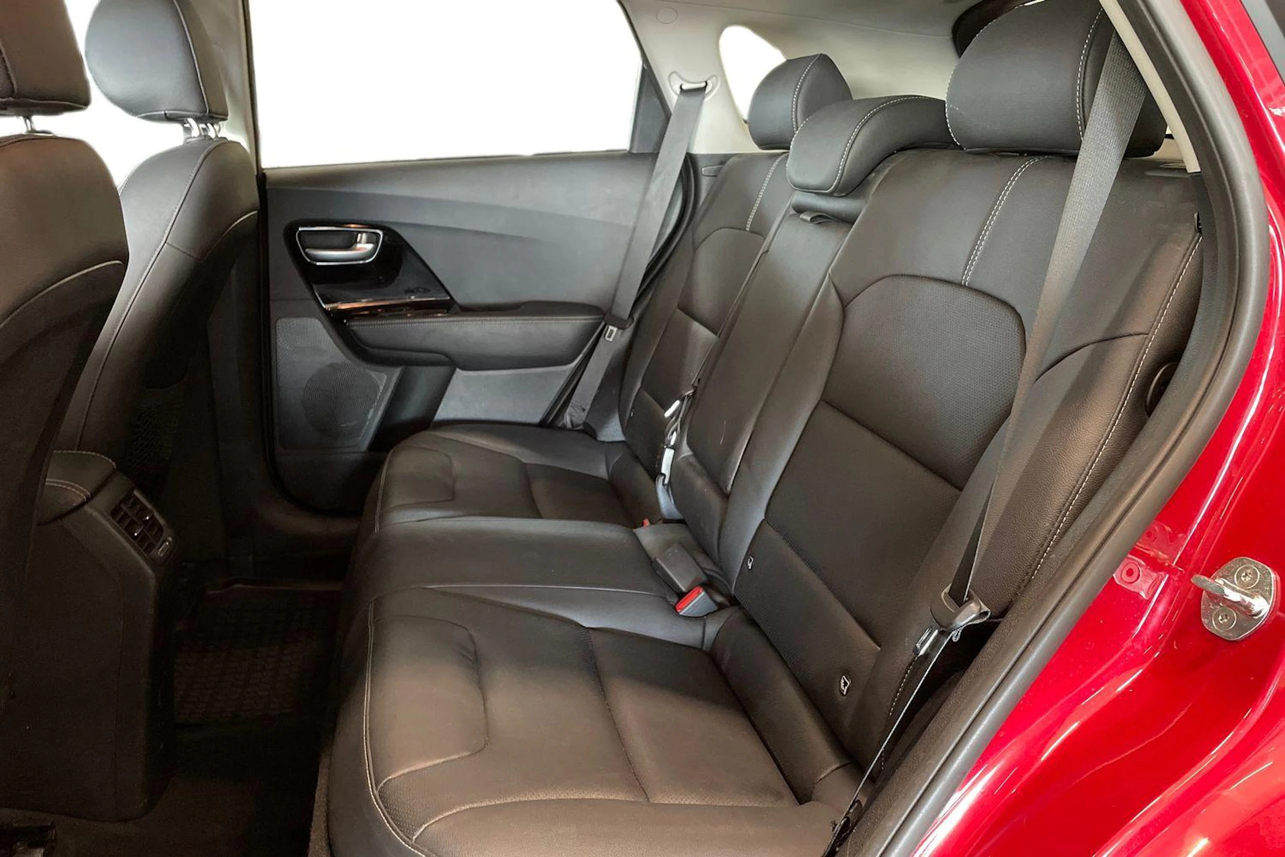 punainen Kia Niro plug-in 2021 kuva 8.