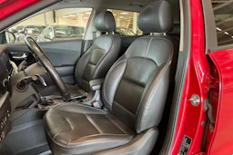 punainen Kia Niro plug-in 2021 kuva 11.