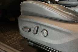 punainen Kia Niro plug-in 2021 kuva 12.