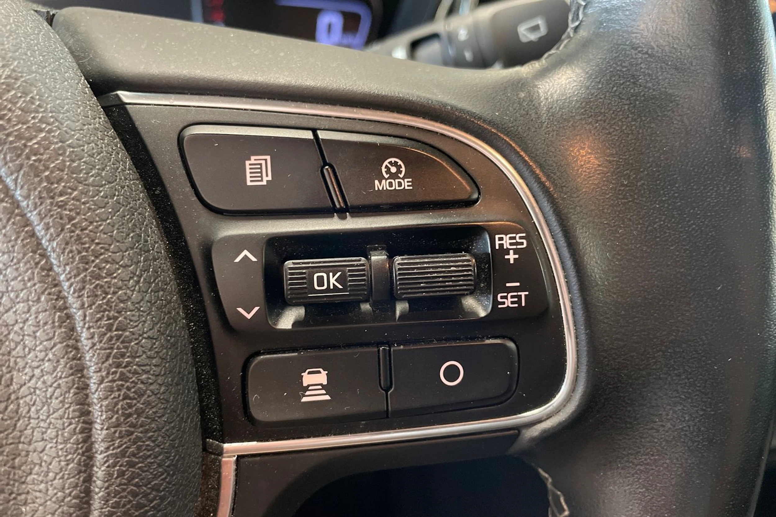 punainen Kia Niro plug-in 2021 kuva 14.