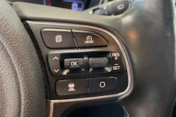 punainen Kia Niro plug-in 2021 kuva 14.