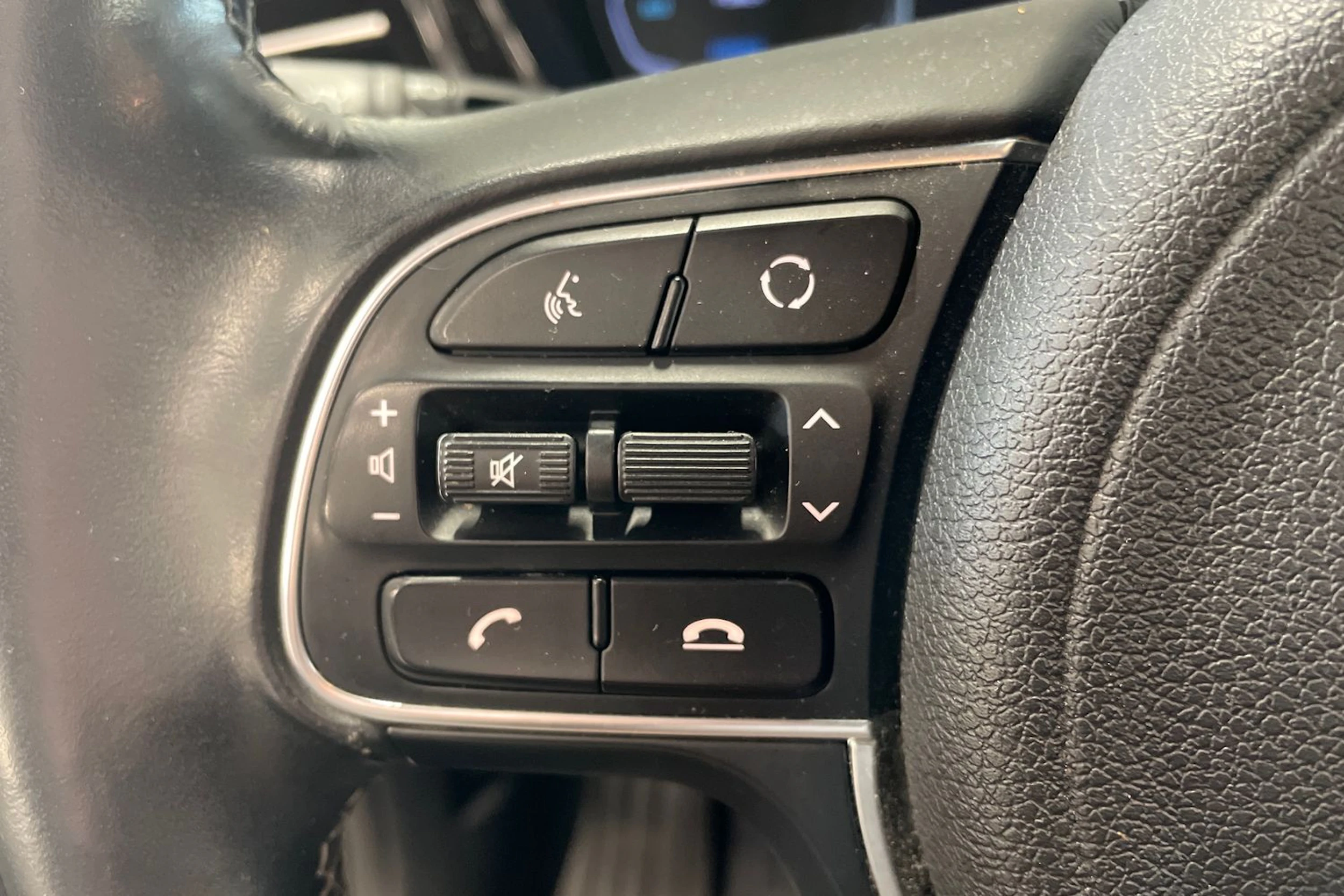 punainen Kia Niro plug-in 2021 kuva 15.