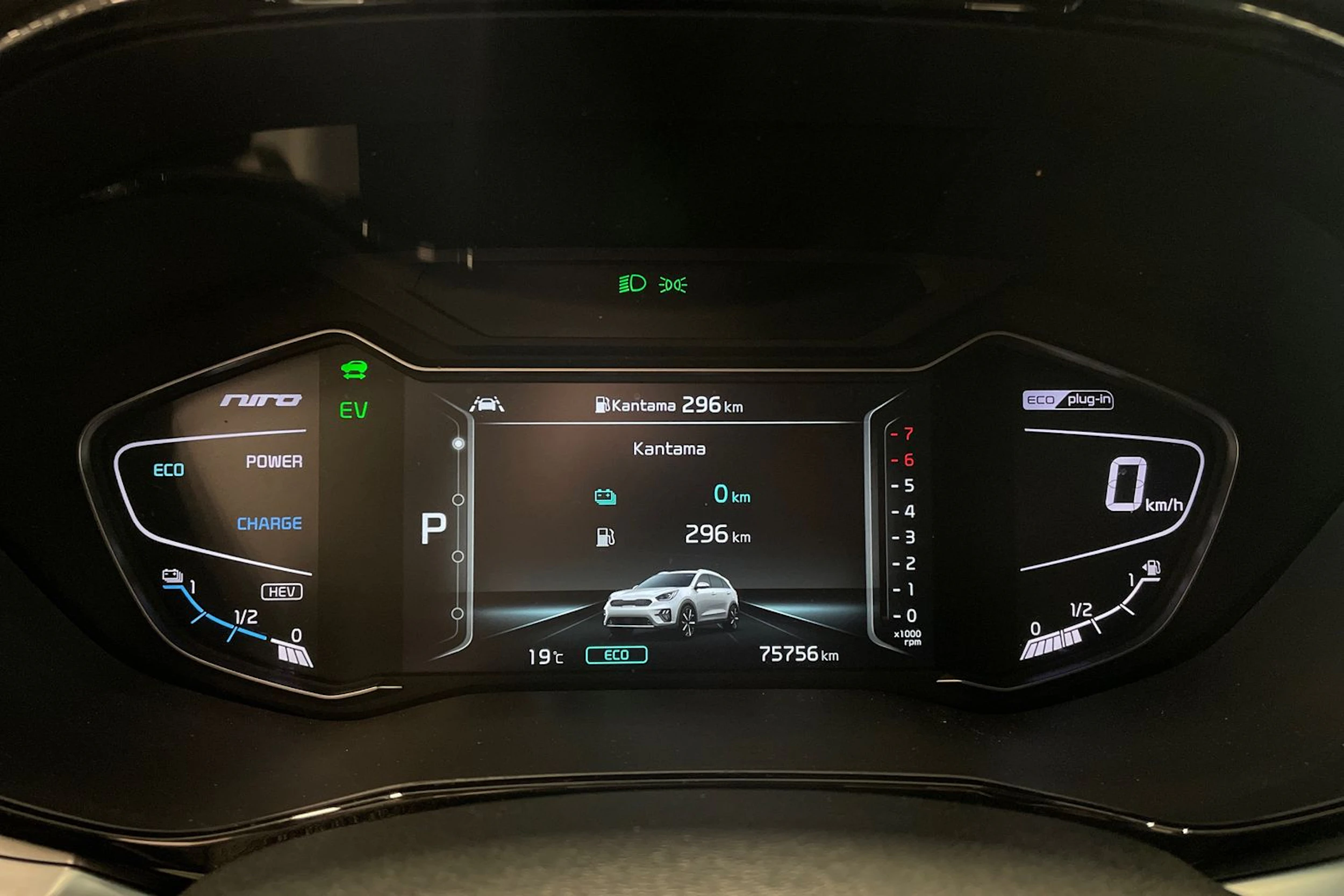 punainen Kia Niro plug-in 2021 kuva 16.