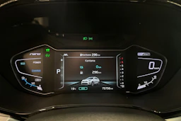 punainen Kia Niro plug-in 2021 kuva 16.