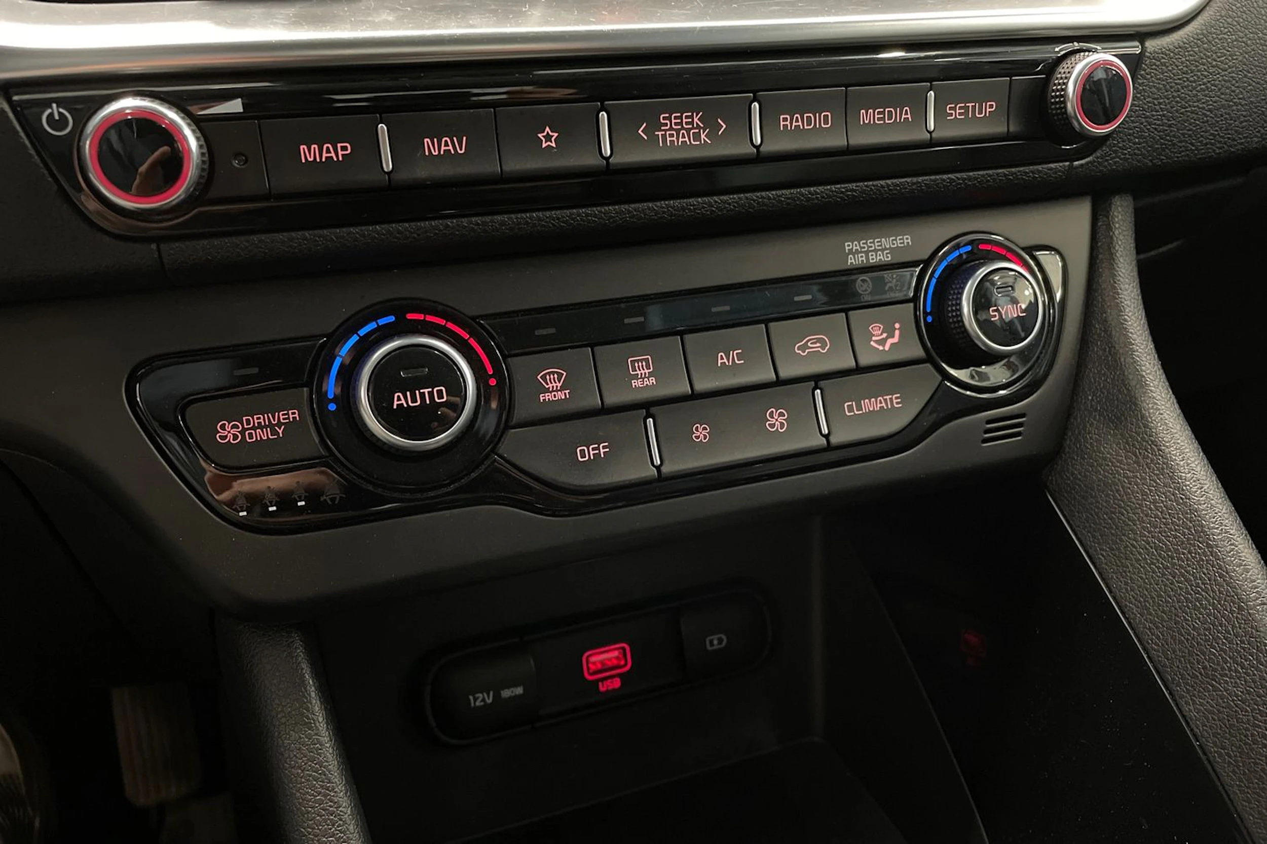 punainen Kia Niro plug-in 2021 kuva 21.