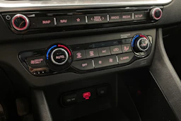 punainen Kia Niro plug-in 2021 kuva 21.