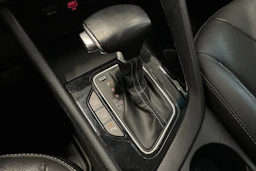 punainen Kia Niro plug-in 2021 kuva 22.