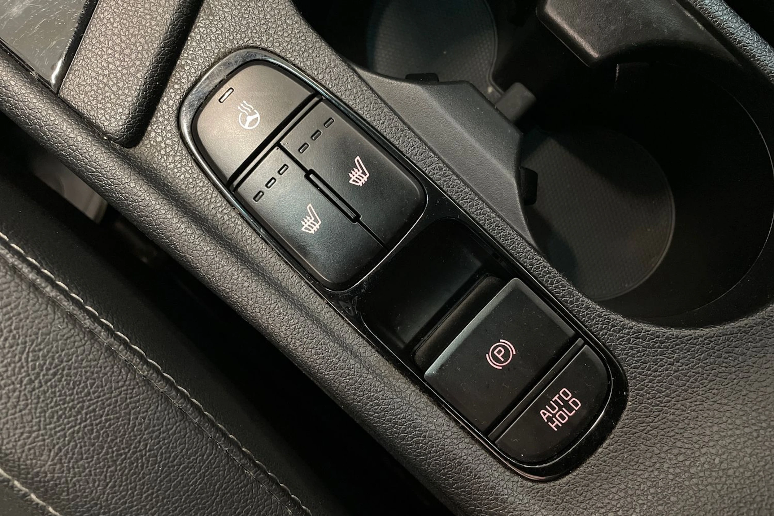 punainen Kia Niro plug-in 2021 kuva 23.