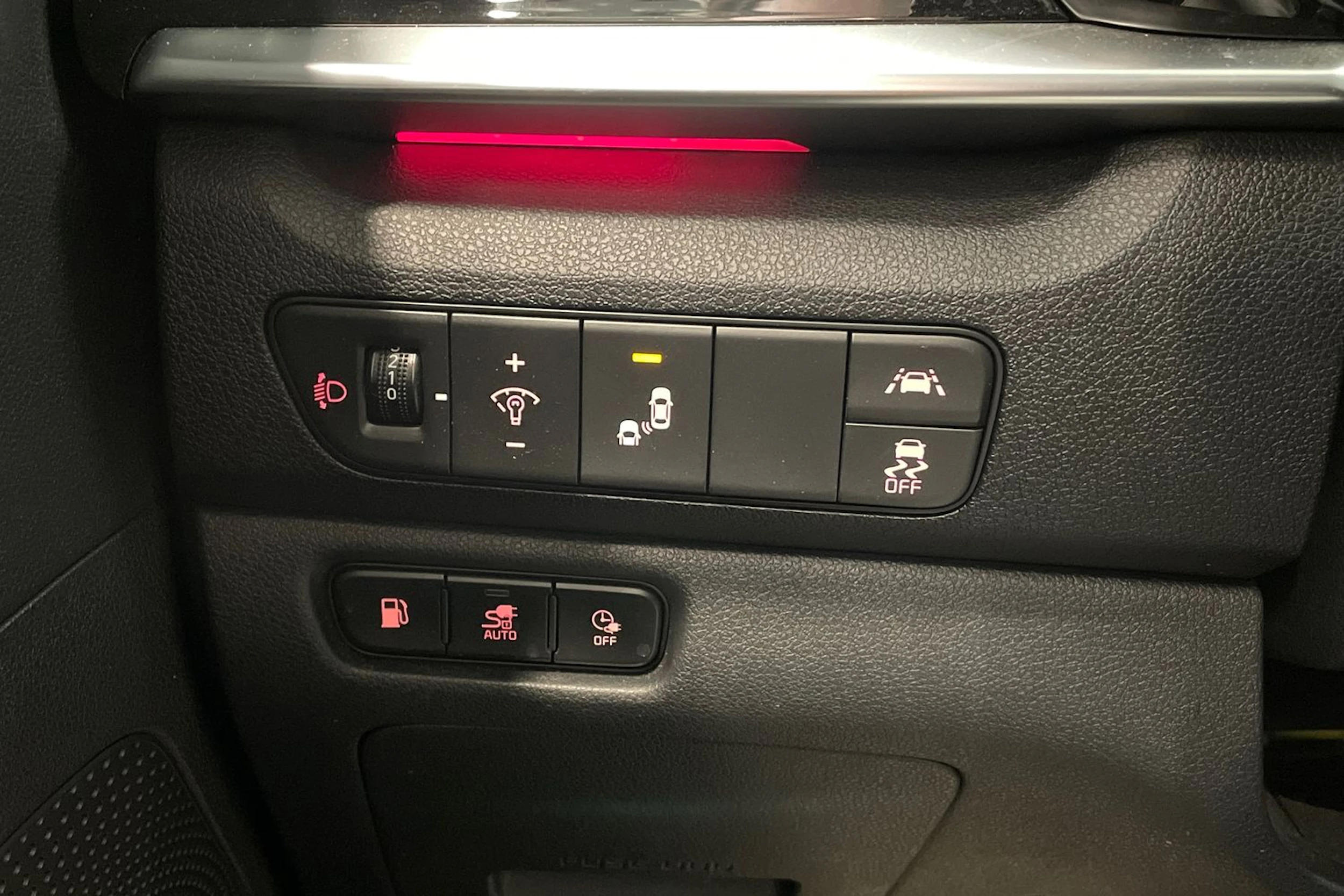 punainen Kia Niro plug-in 2021 kuva 24.