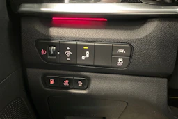 punainen Kia Niro plug-in 2021 kuva 24.