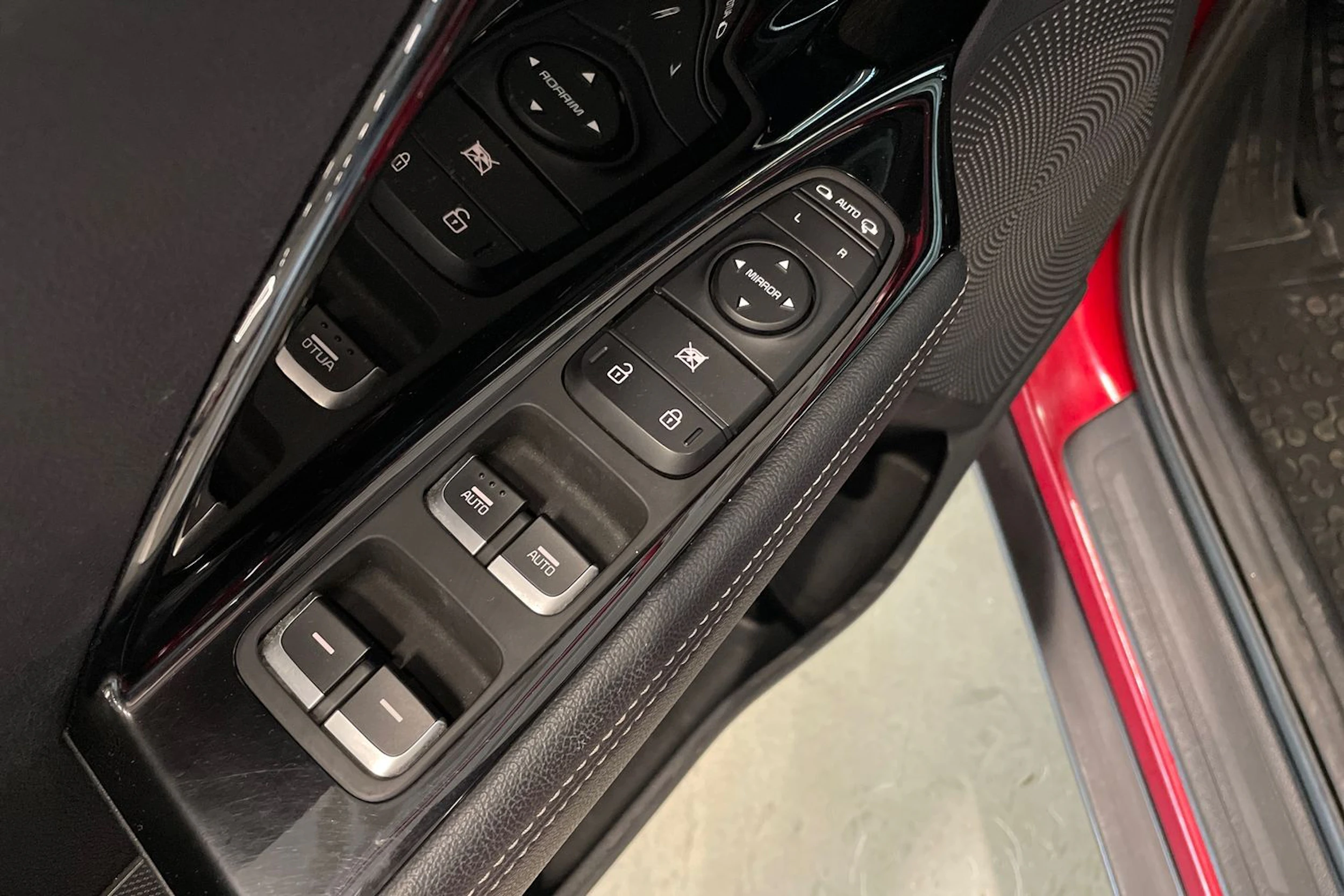 punainen Kia Niro plug-in 2021 kuva 25.