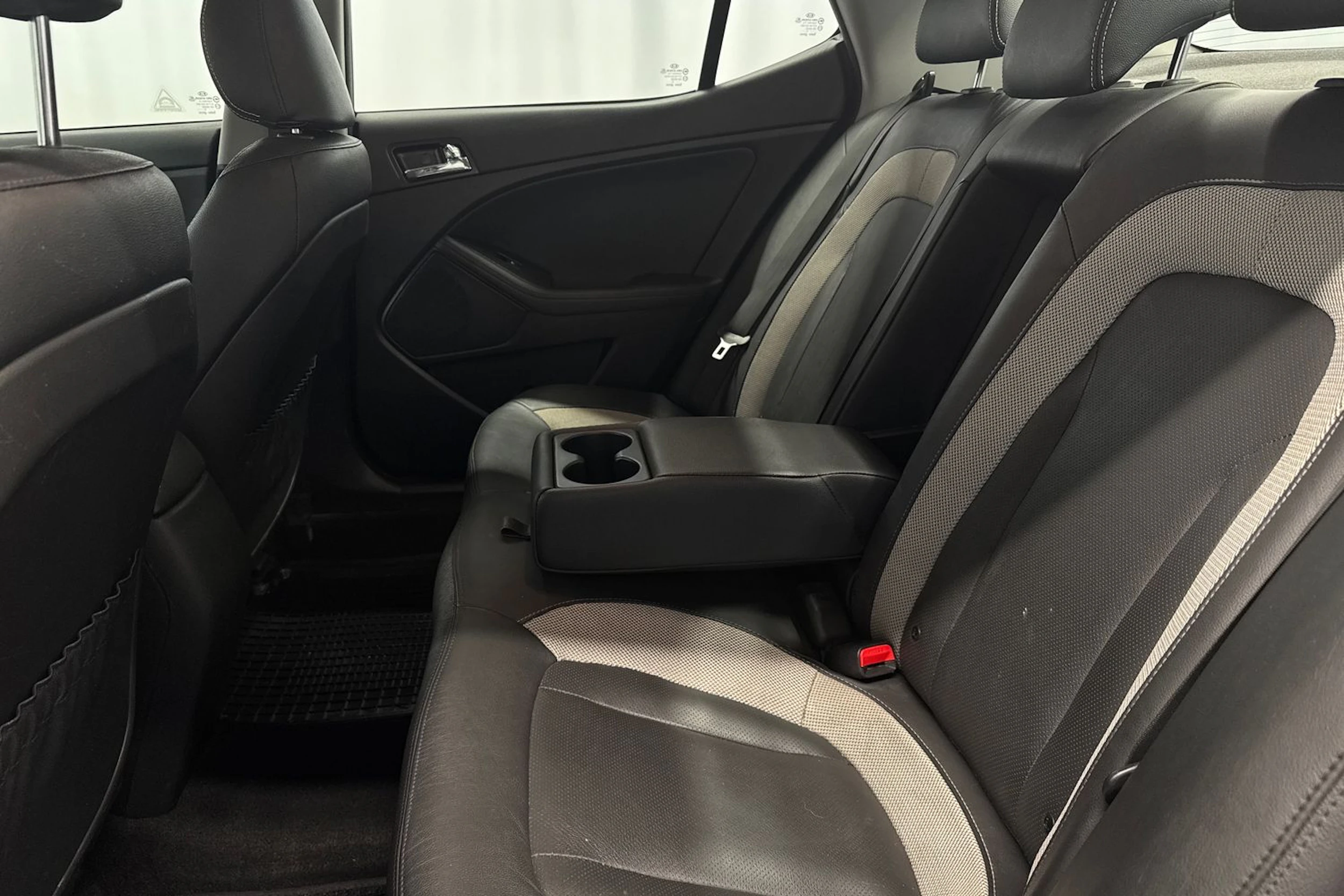 musta Kia Optima 2012 kuva 20.