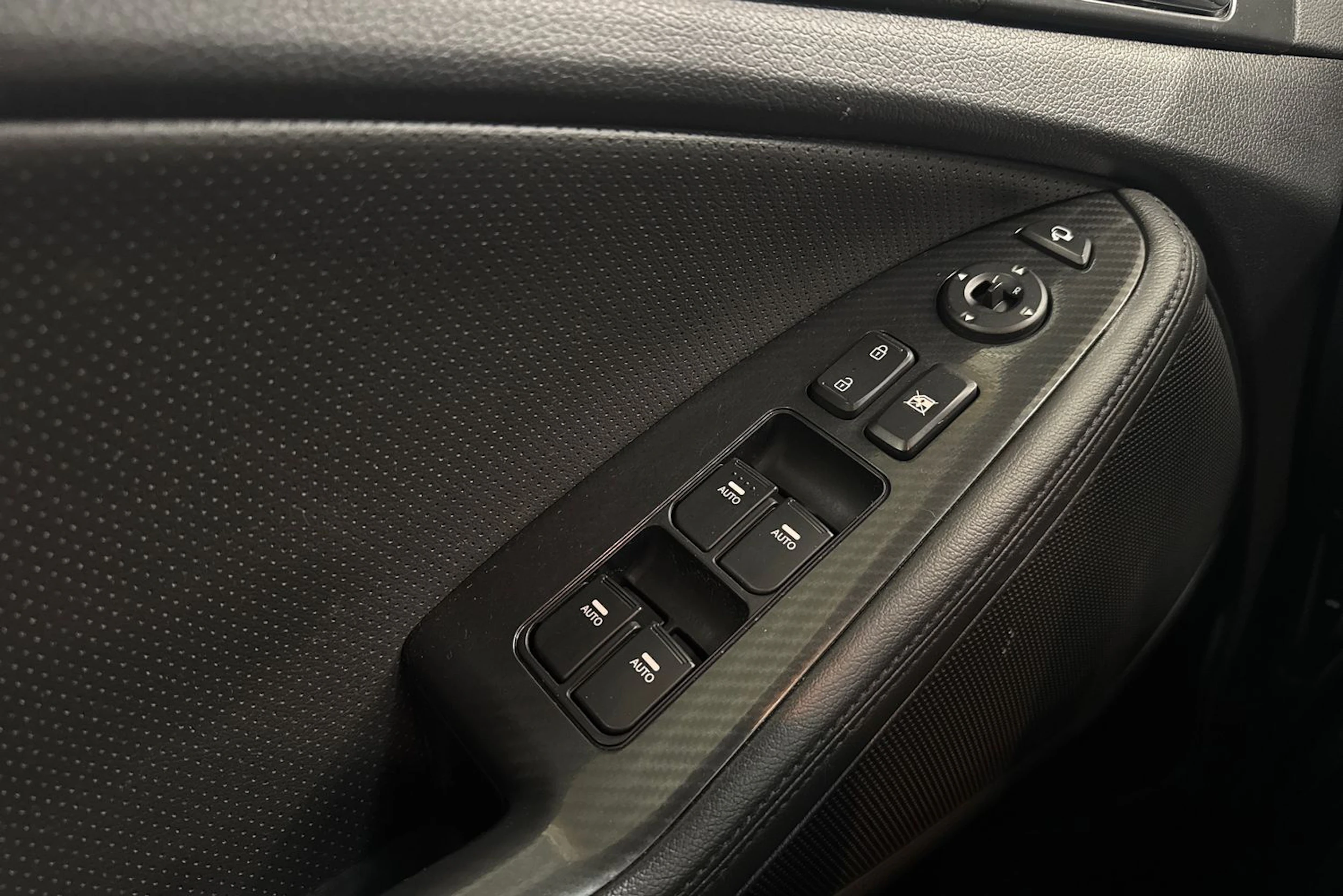 musta Kia Optima 2012 kuva 23.