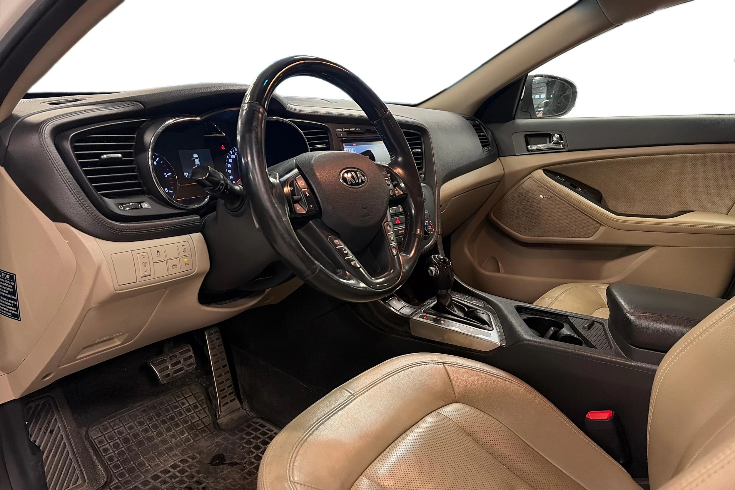 valkoinen Kia Optima 2012 kuva 3.