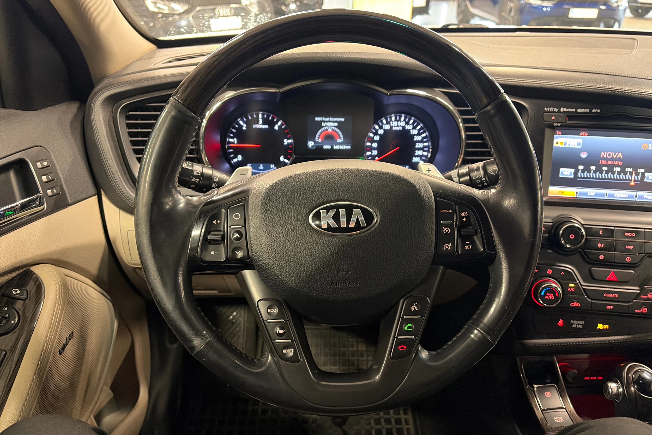valkoinen Kia Optima 2012 kuva 4.