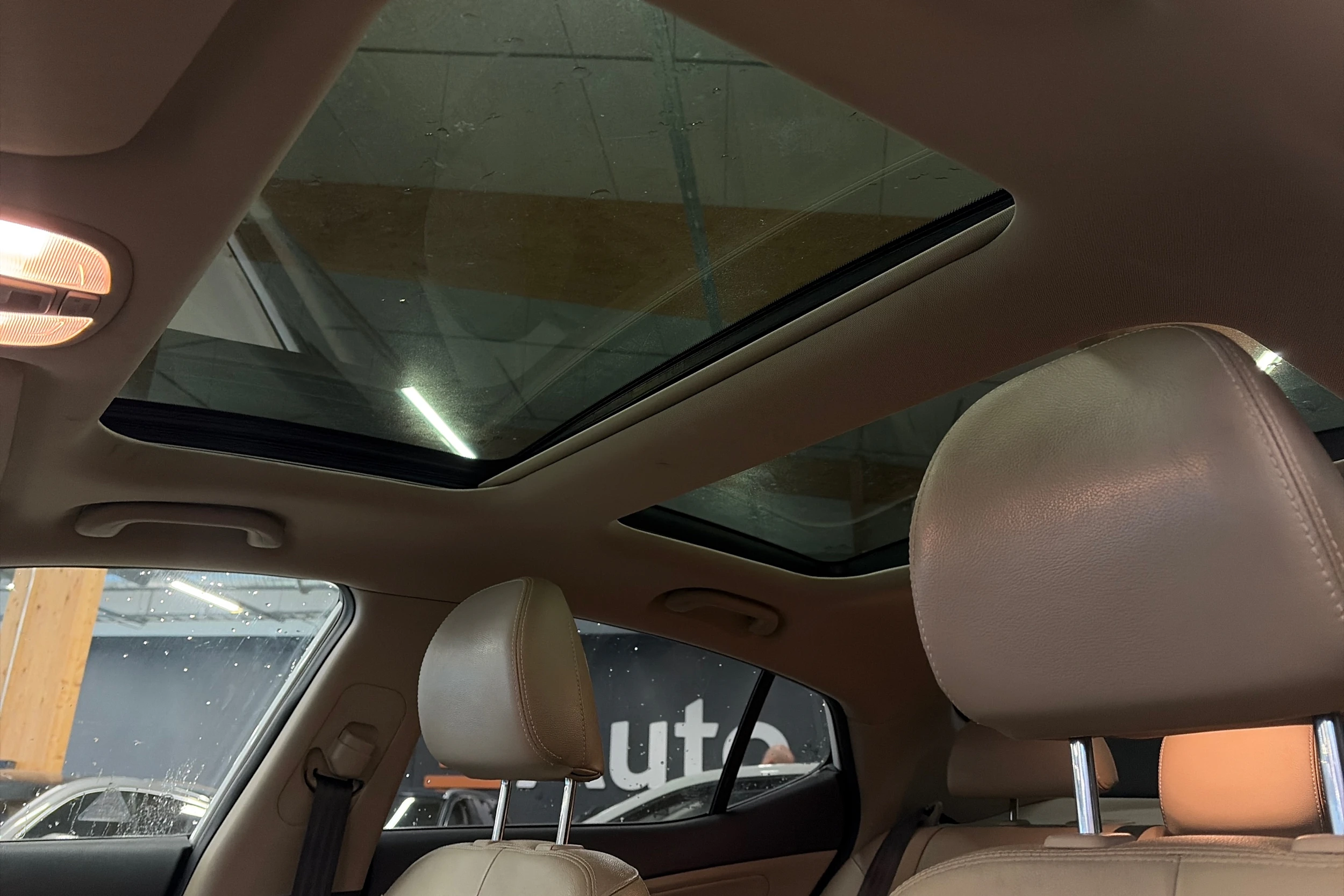 valkoinen Kia Optima 2012 kuva 5.