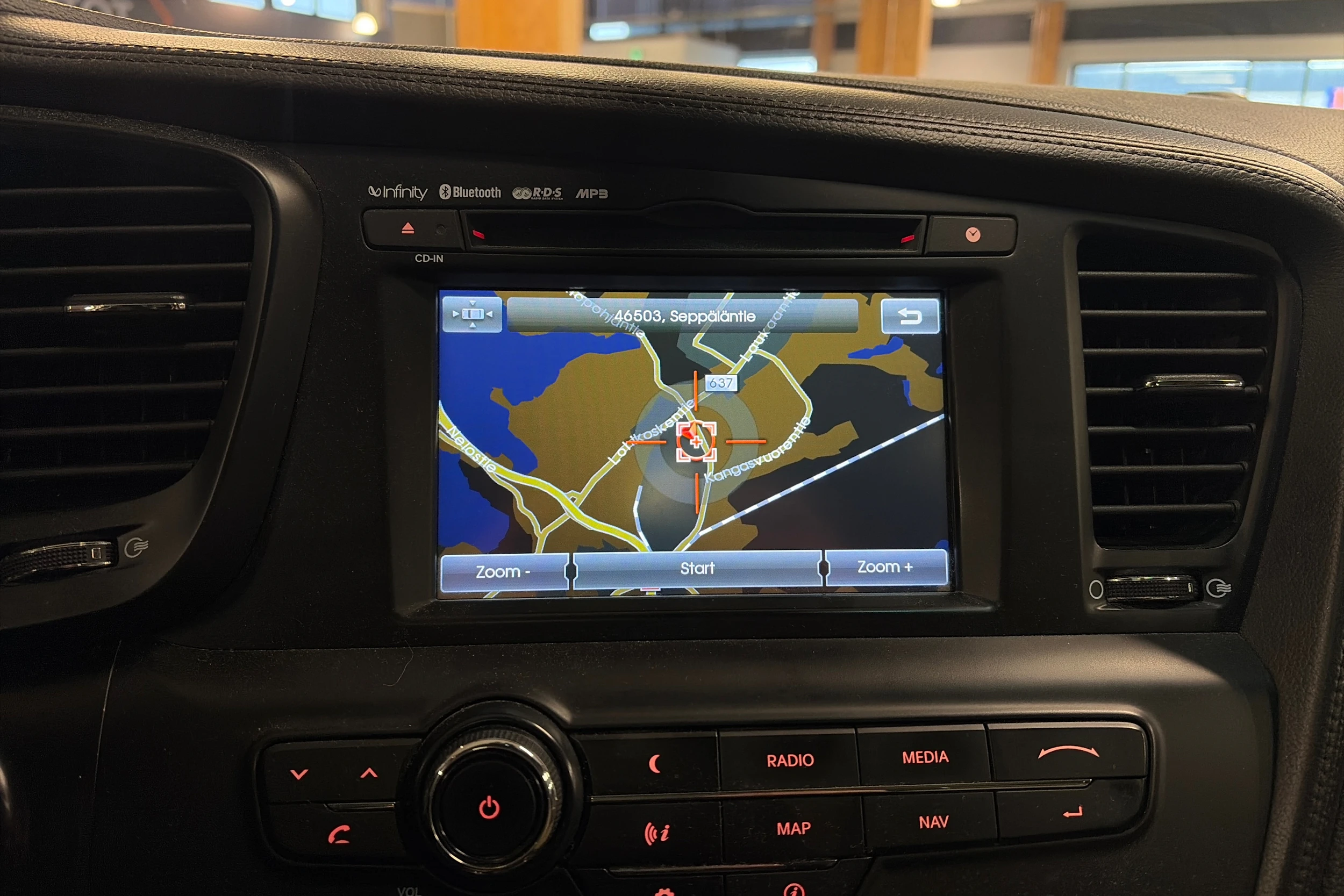 valkoinen Kia Optima 2012 kuva 8.
